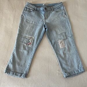 L.E.I Junior Patchwork Capri Jeans Cropped Light Wash Denim Floral Y2K Vintage